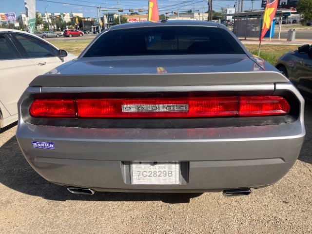 Dodge Challenger Vehicle Full-screen Gallery Image 5