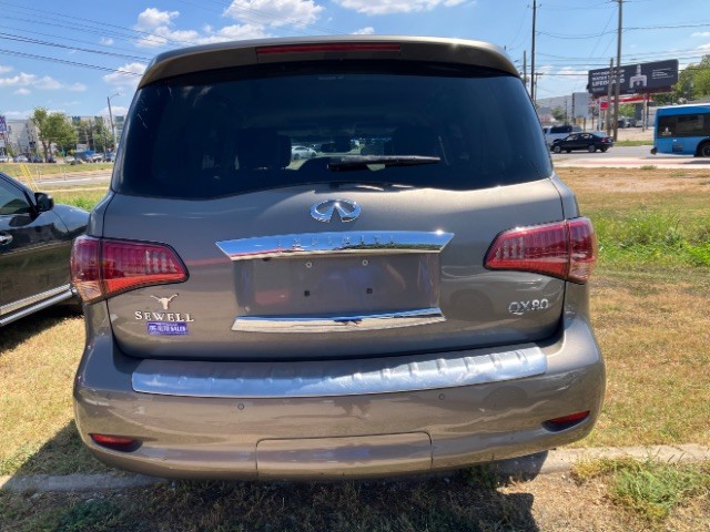 INFINITI QX80 Vehicle Full-screen Gallery Image 5