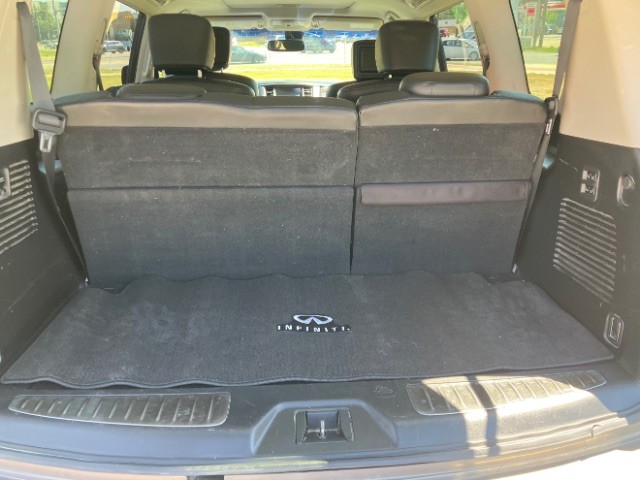 INFINITI QX80 Vehicle Full-screen Gallery Image 6