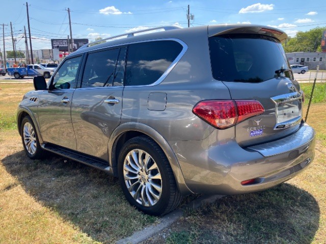 INFINITI QX80 Vehicle Full-screen Gallery Image 7