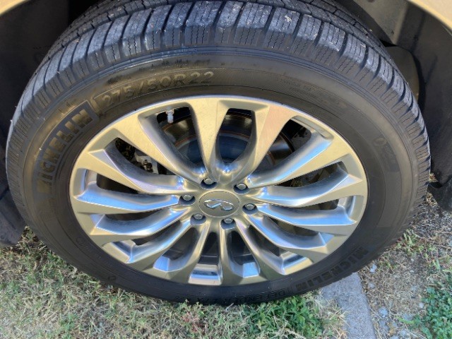 INFINITI QX80 Vehicle Full-screen Gallery Image 8