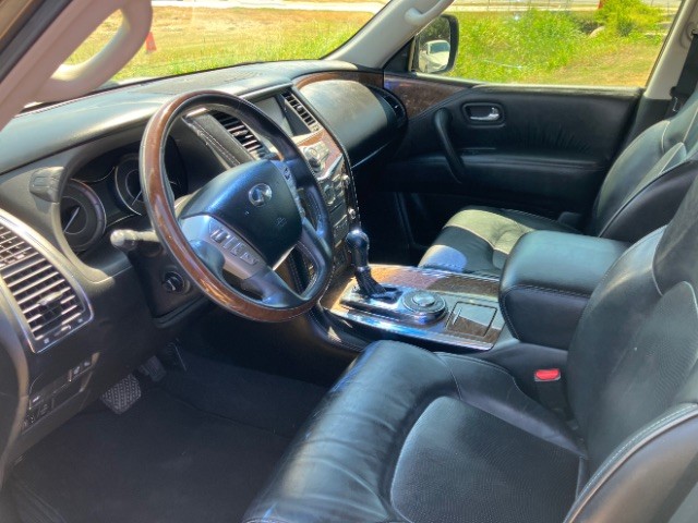 INFINITI QX80 Vehicle Full-screen Gallery Image 9