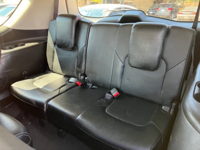 INFINITI QX80 Vehicle Full-screen Gallery Image 11