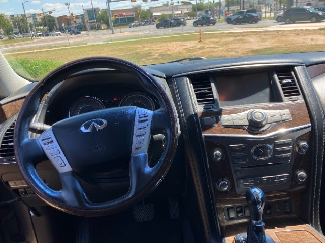 INFINITI QX80 Vehicle Full-screen Gallery Image 13