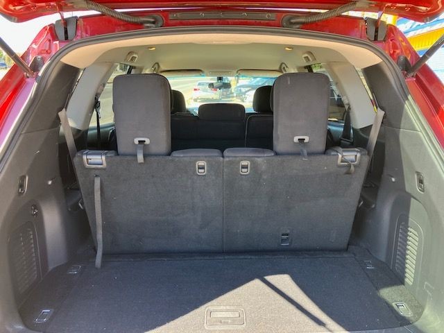 Nissan Pathfinder Vehicle Full-screen Gallery Image 6