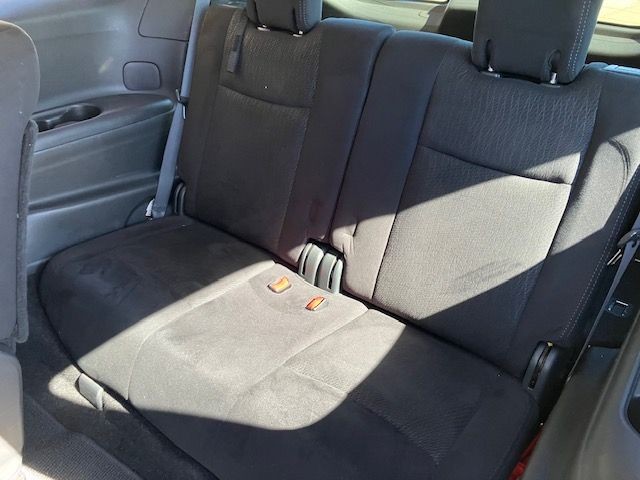 Nissan Pathfinder Vehicle Full-screen Gallery Image 9