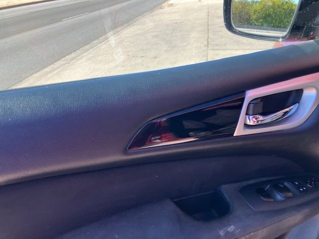 Nissan Pathfinder Vehicle Full-screen Gallery Image 10