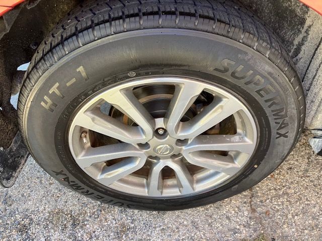 Nissan Pathfinder Vehicle Full-screen Gallery Image 12