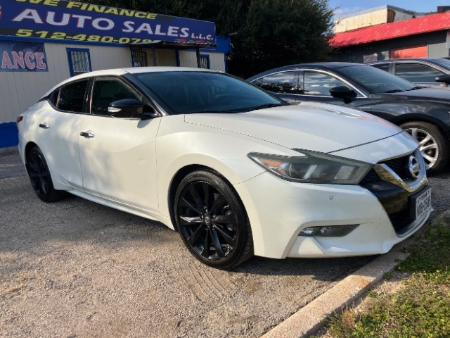 Nissan Maxima Vehicle Full-screen Gallery Image 2