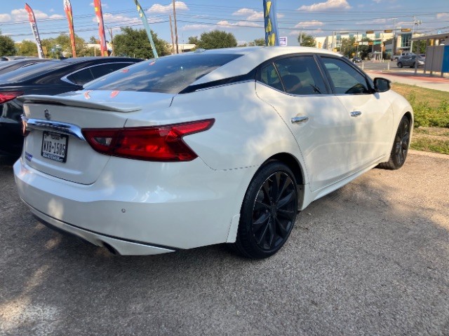 Nissan Maxima Vehicle Full-screen Gallery Image 4