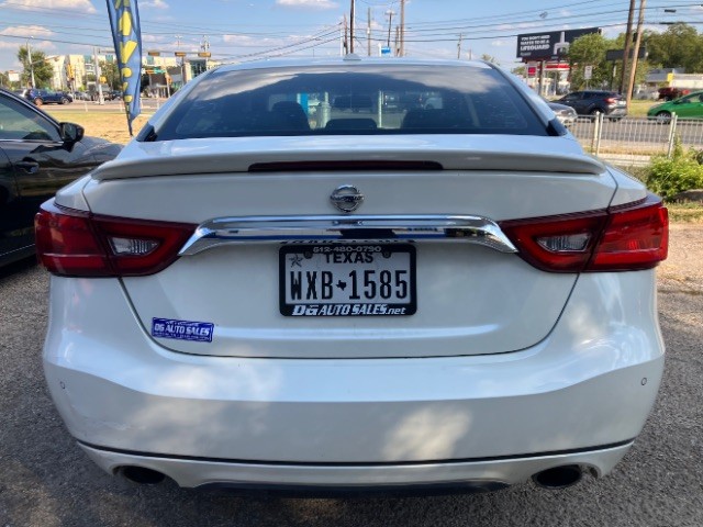 Nissan Maxima Vehicle Full-screen Gallery Image 5