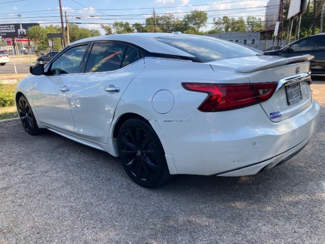 Nissan Maxima Vehicle Full-screen Gallery Image 6