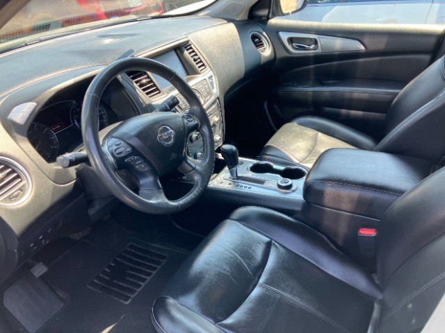 Nissan Maxima Vehicle Full-screen Gallery Image 7