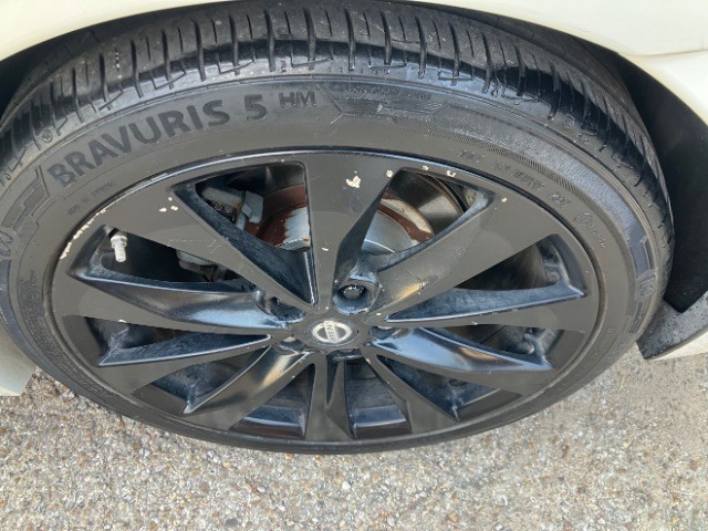 Nissan Maxima Vehicle Full-screen Gallery Image 8