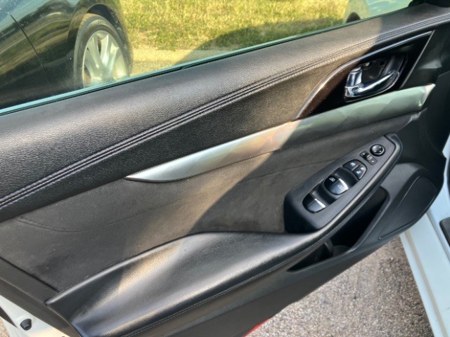 Nissan Maxima Vehicle Full-screen Gallery Image 9