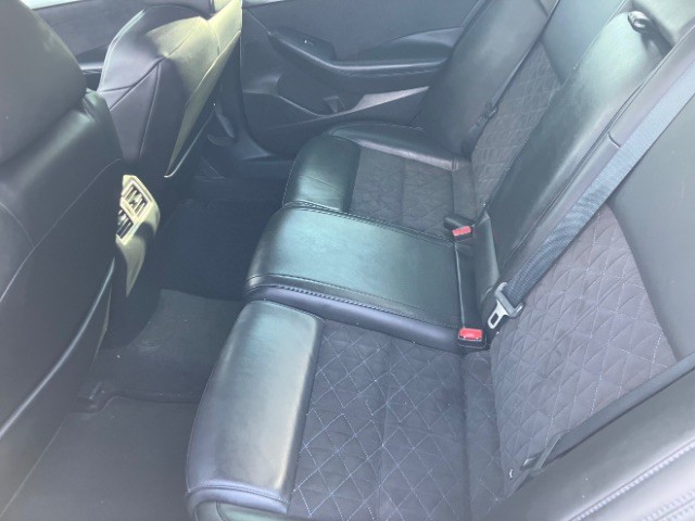 Nissan Maxima Vehicle Full-screen Gallery Image 10