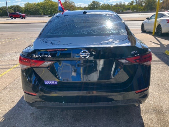 Nissan Sentra Vehicle Full-screen Gallery Image 05