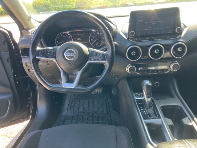 Nissan Sentra Vehicle Full-screen Gallery Image 12