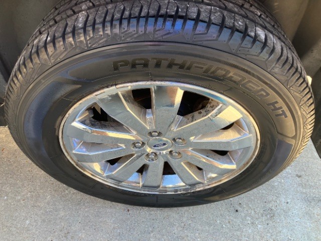 Ford Edge Vehicle Full-screen Gallery Image 8