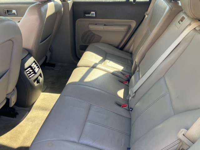 Ford Edge Vehicle Full-screen Gallery Image 10