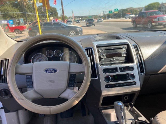 Ford Edge Vehicle Full-screen Gallery Image 11