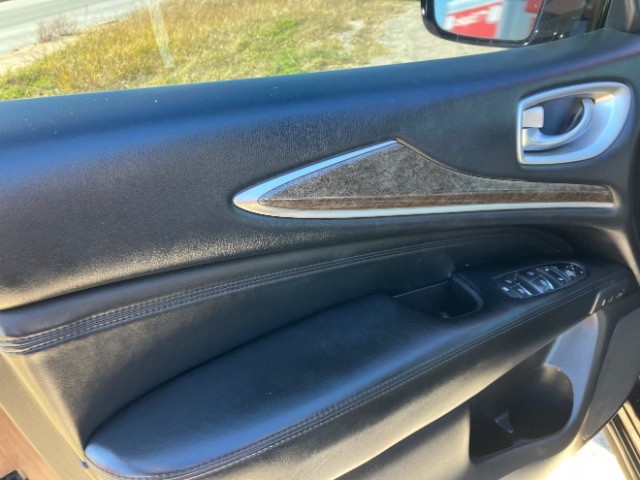 INFINITI QX60 Vehicle Full-screen Gallery Image 9