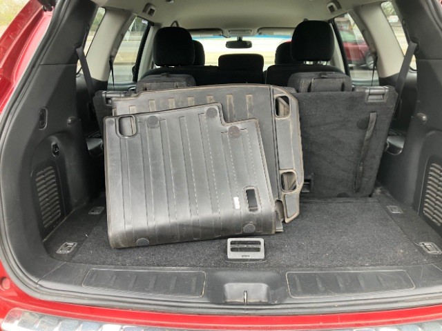 Nissan Pathfinder Vehicle Full-screen Gallery Image 06