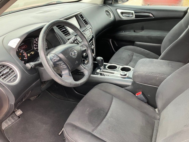 Nissan Pathfinder Vehicle Full-screen Gallery Image 08