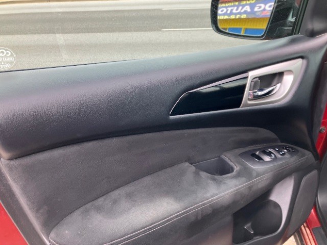 Nissan Pathfinder Vehicle Full-screen Gallery Image 10