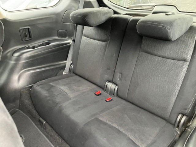 Nissan Pathfinder Vehicle Full-screen Gallery Image 12