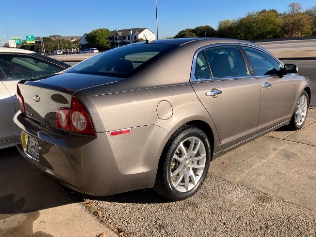 Chevrolet Malibu Vehicle Full-screen Gallery Image 2
