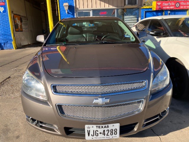 Chevrolet Malibu Vehicle Full-screen Gallery Image 3