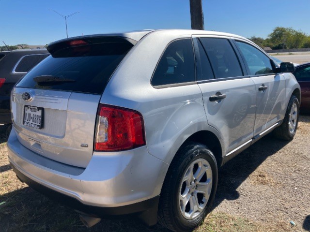 Ford Edge Vehicle Full-screen Gallery Image 2