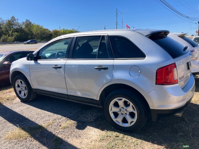 Ford Edge Vehicle Full-screen Gallery Image 3