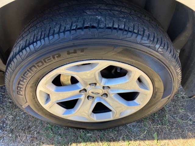 Ford Edge Vehicle Full-screen Gallery Image 4