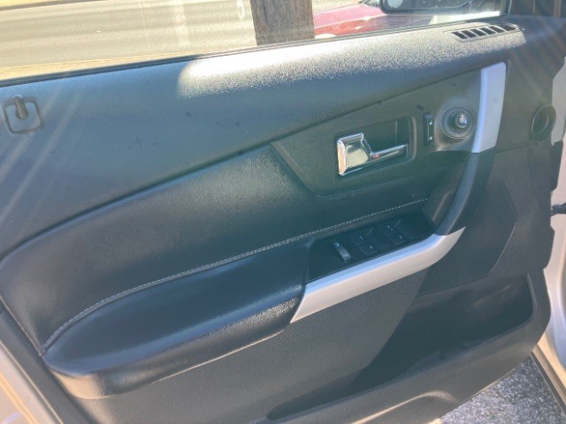 Ford Edge Vehicle Full-screen Gallery Image 6