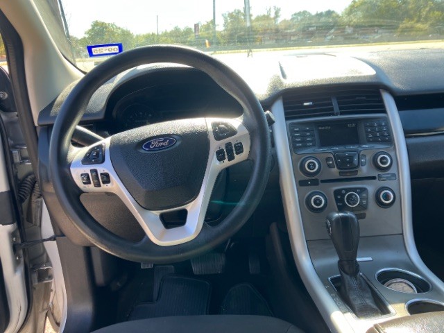 Ford Edge Vehicle Full-screen Gallery Image 8
