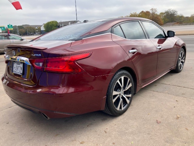 Nissan Maxima Vehicle Full-screen Gallery Image 4