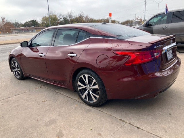 Nissan Maxima Vehicle Full-screen Gallery Image 5