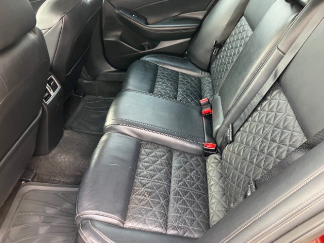 Nissan Maxima Vehicle Full-screen Gallery Image 9