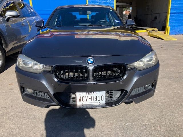 BMW 3 Series Vehicle Full-screen Gallery Image 2