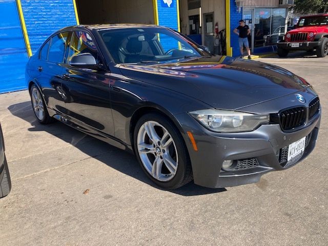 BMW 3 Series Vehicle Full-screen Gallery Image 3