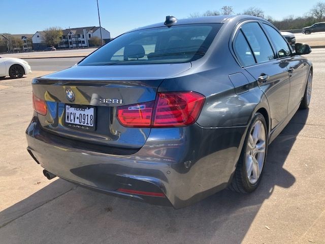 BMW 3 Series Vehicle Full-screen Gallery Image 4