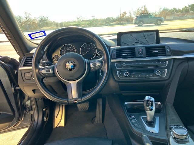 BMW 3 Series Vehicle Full-screen Gallery Image 11