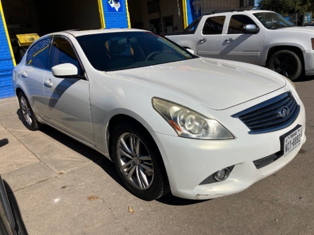 INFINITI G37 Sedan Vehicle Full-screen Gallery Image 3