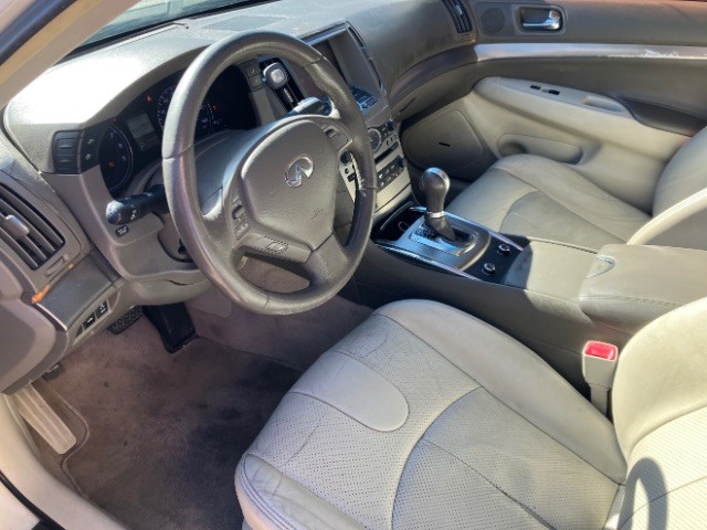 INFINITI G37 Sedan Vehicle Full-screen Gallery Image 7