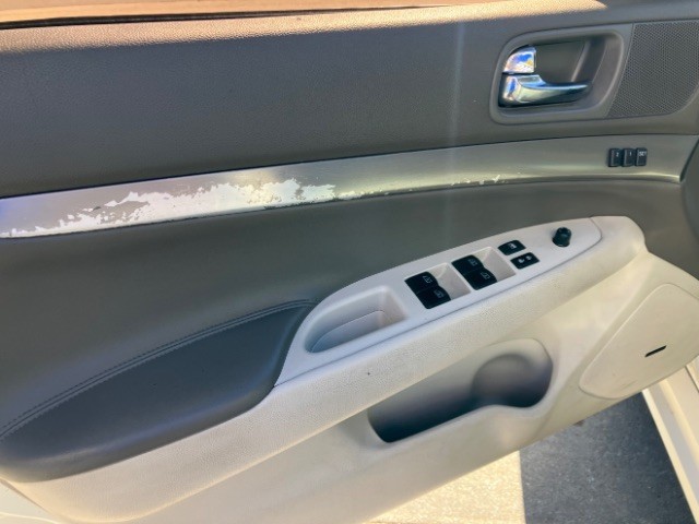 INFINITI G37 Sedan Vehicle Full-screen Gallery Image 8