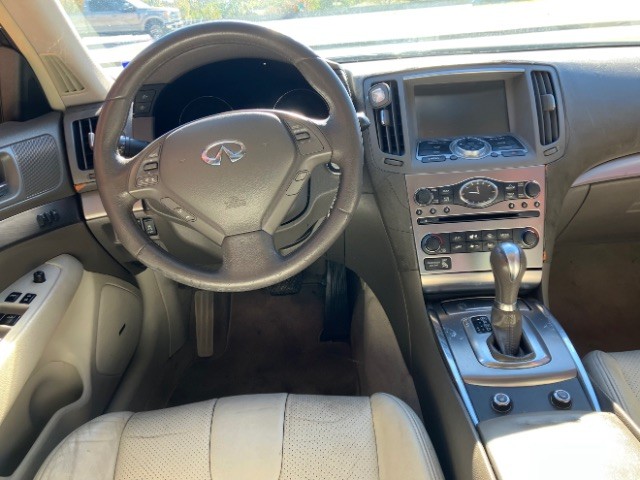 INFINITI G37 Sedan Vehicle Full-screen Gallery Image 9