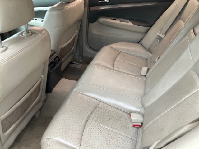 INFINITI G37 Sedan Vehicle Full-screen Gallery Image 10
