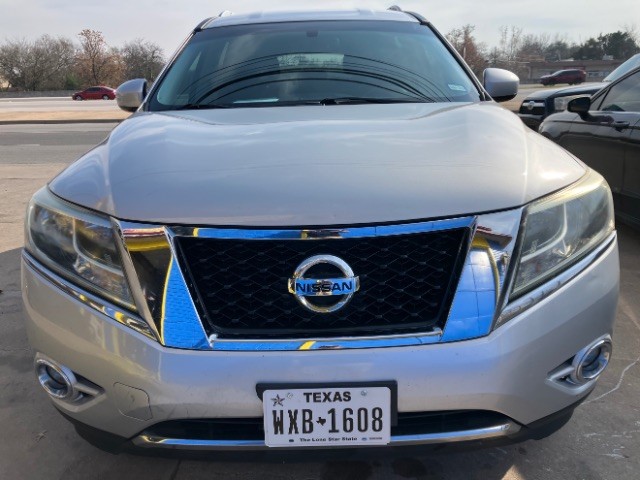 Nissan Pathfinder Vehicle Full-screen Gallery Image 2